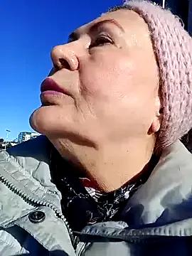 Hottie-Mom — I will warm you up! Let s play!