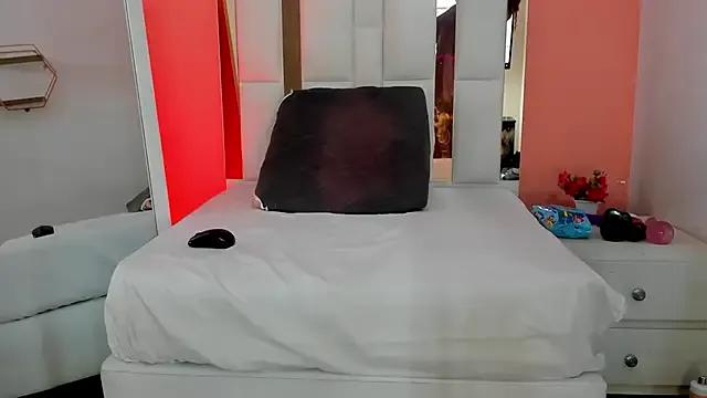 Luna_ebony69 — Squirt to your face 